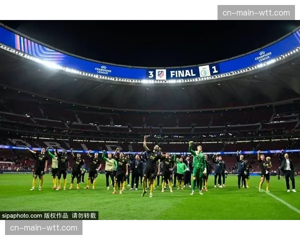 瑟尔洛特戴帽后跪地滑翔,马竞主场陷入狂欢 瑟尔洛特戴帽后跪地滑翔,马竞主场陷入狂欢