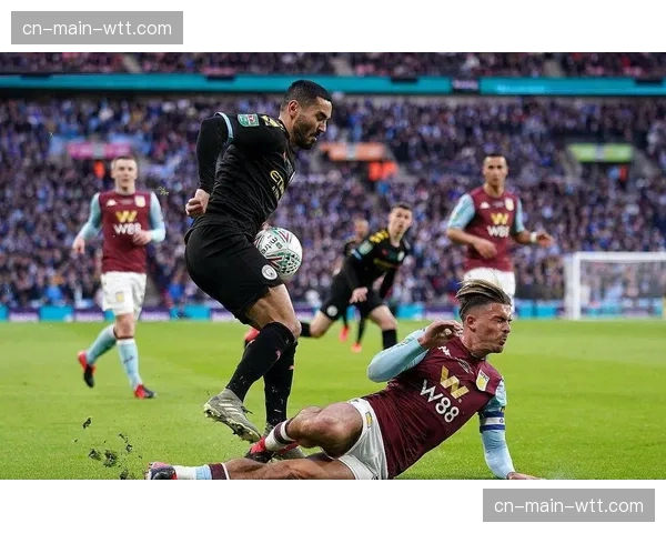 现场：门将出球失误直接导致丢球，诺丁汉森林主帅在场边激烈抗议